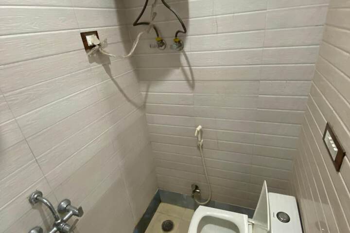 Room 17 of 27