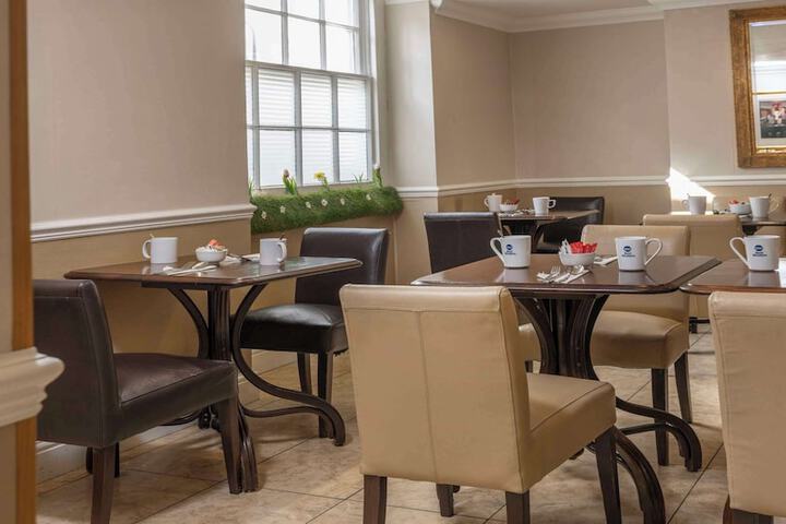 Breakfast area