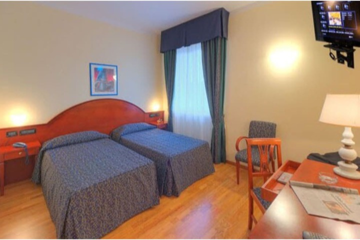 Room 4 of 20