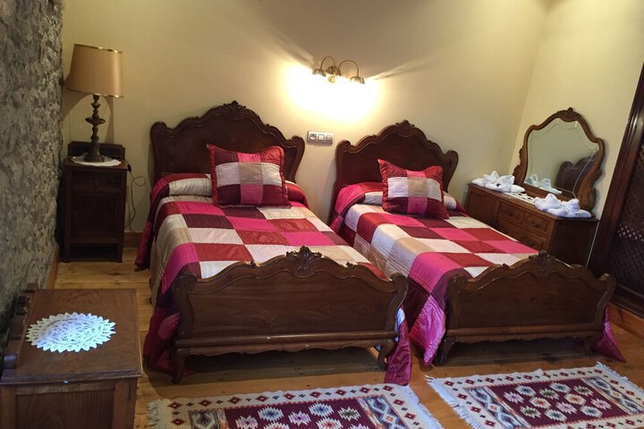 Room 2 of 62