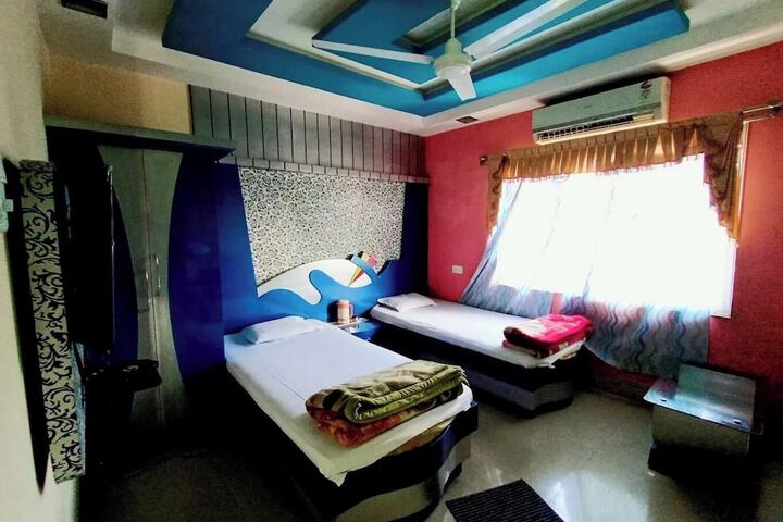Room 8 of 17