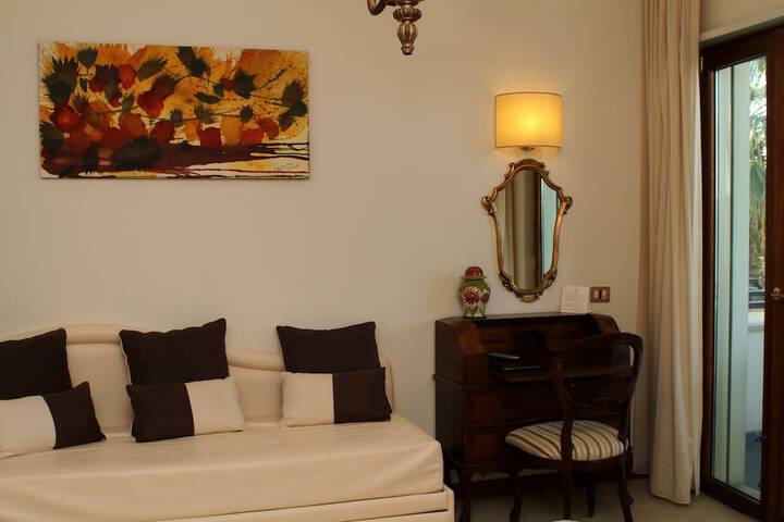 Room 27 of 101