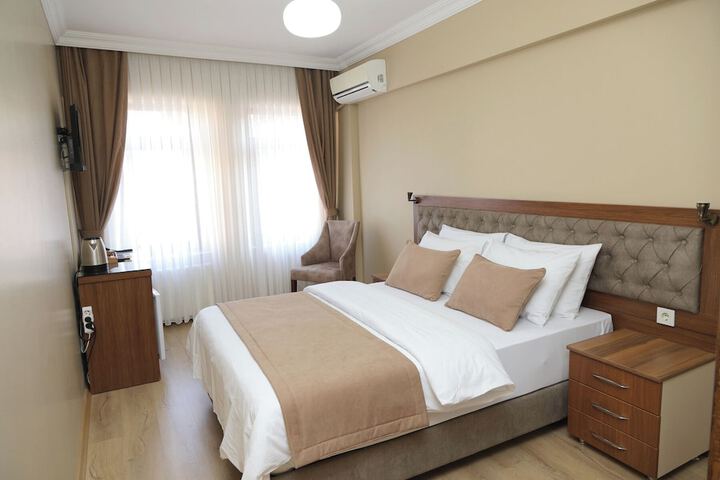 Room 10 of 25