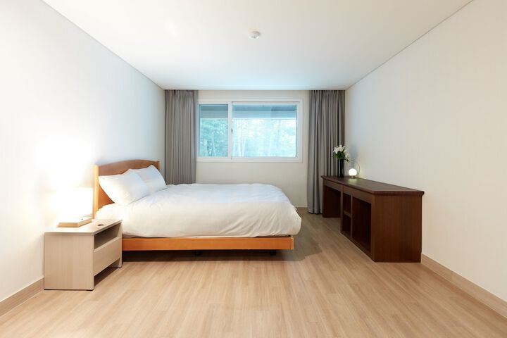 Room 3 of 120