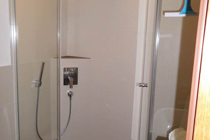 Room 15 of 18