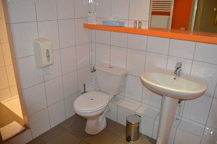 Room 15 of 48