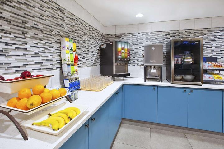 Breakfast/Coffee Service 38 of 43