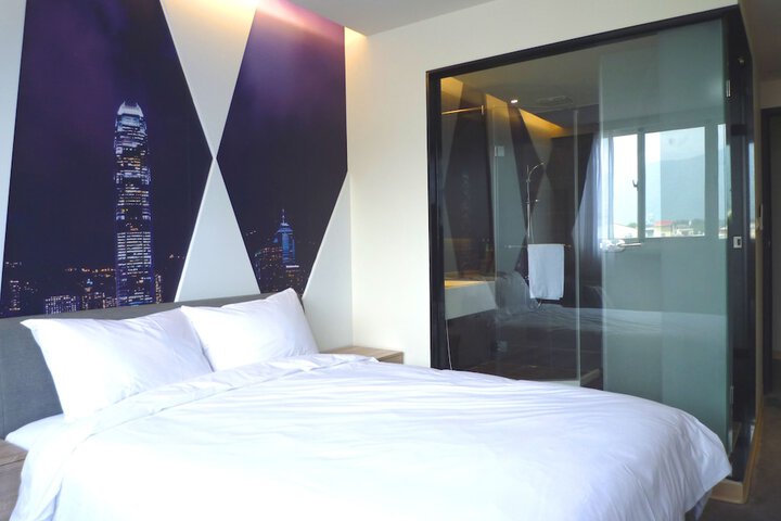 Room 25 of 118