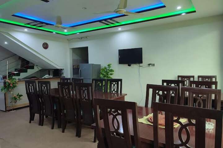 Dining 6 of 19