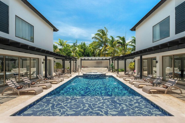 Pool 61 of 147