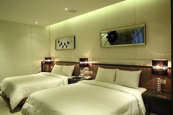 Room 9 of 15