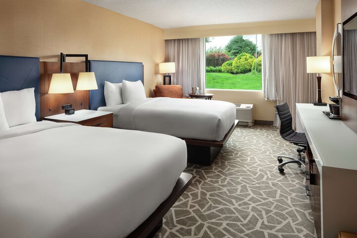 2 Queen Bed with Refrigerator Room (4 of 10)