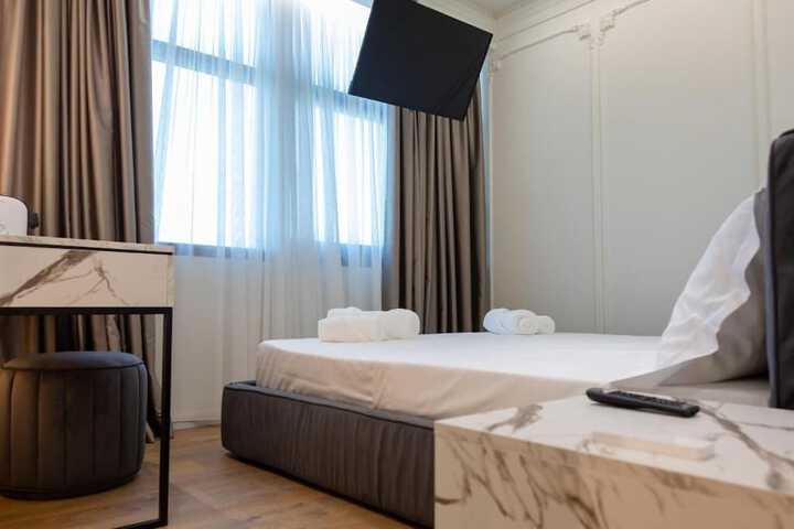 Room 4 of 30