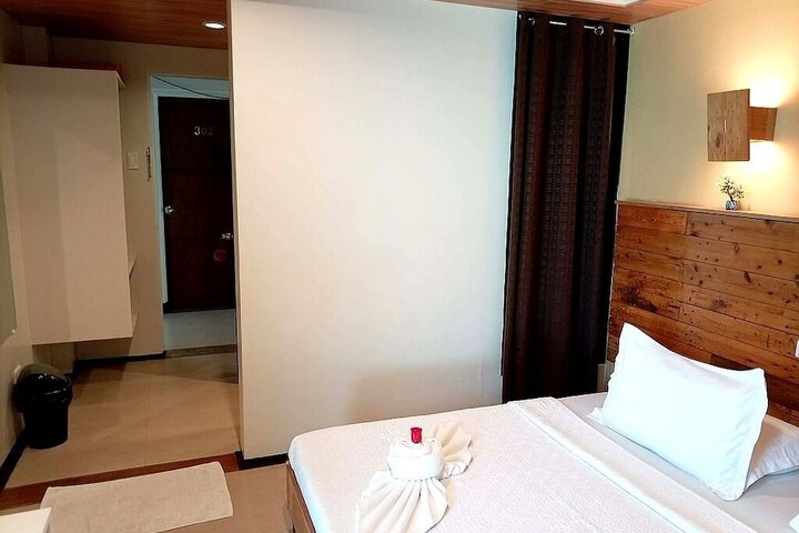 Room 13 of 36