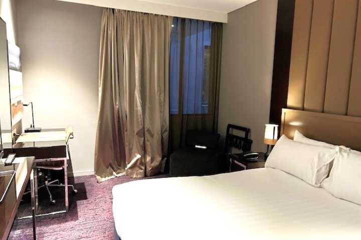 Room 26 of 73