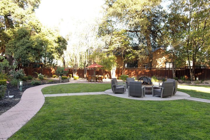 Hotel Exterior 110 of 115