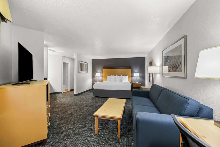 Room 21 of 33