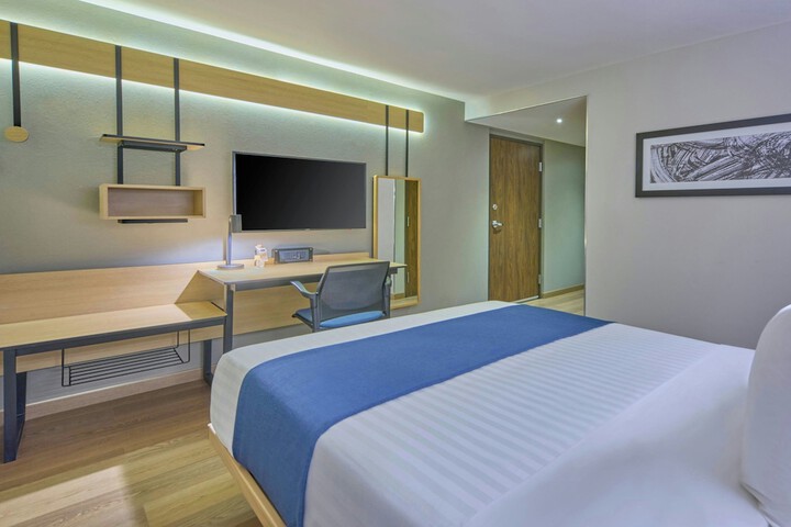 Room 7 of 48