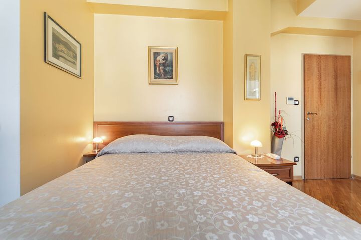 Room 20 of 49