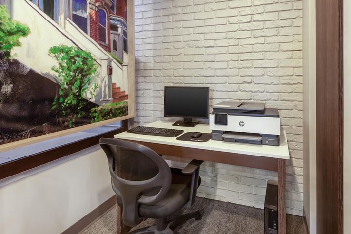 Business Center 35 of 39