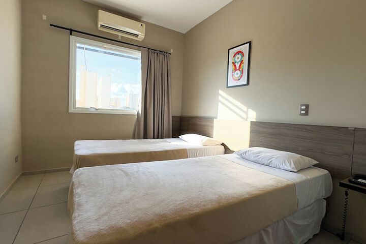 Room 4 of 48