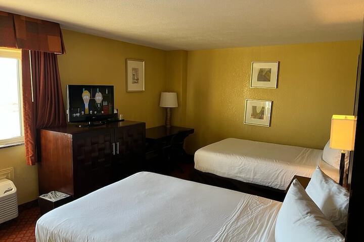 Room 11 of 25