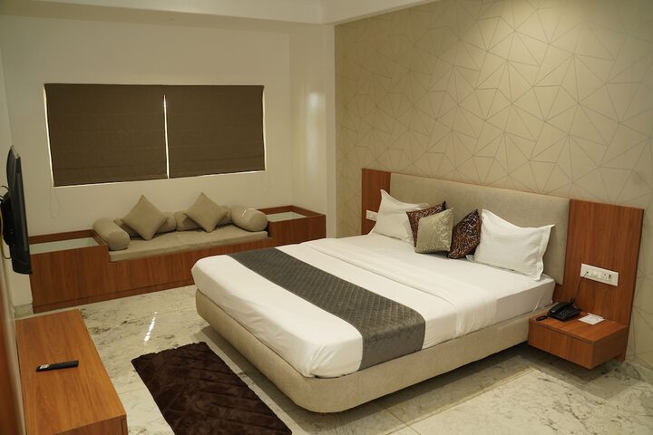 Room 3 of 13