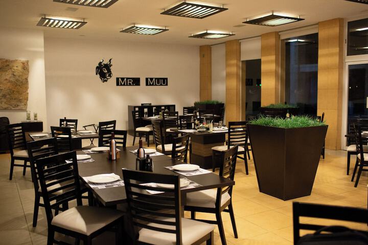 Dining 12 of 17
