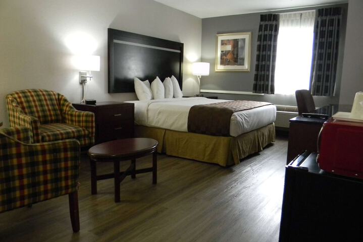 1 King Bed (2 of 5)