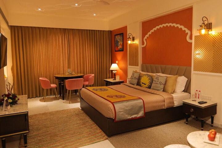 Room 12 of 33