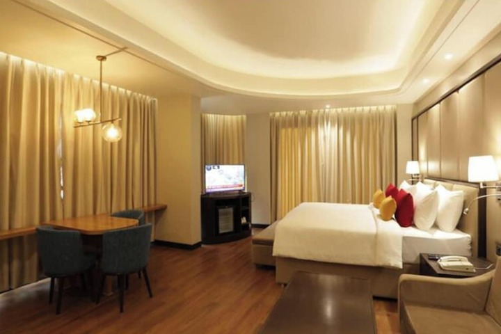 Room 33 of 74