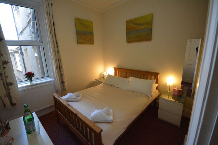 Room 4 of 37