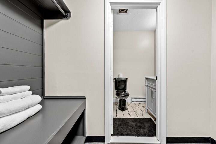 Room 54 of 77