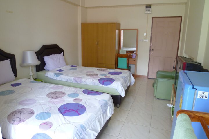 Room 8 of 99