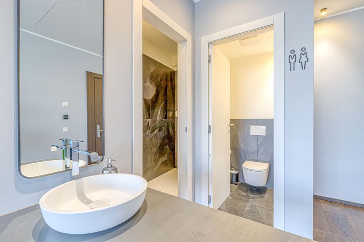Room 2 of 48