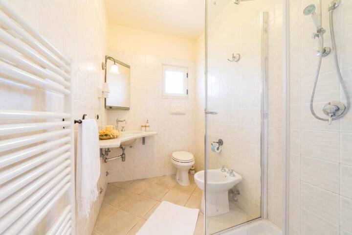 Room 45 of 125