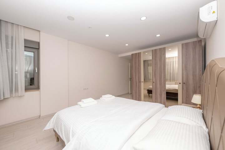 Room 79 of 271