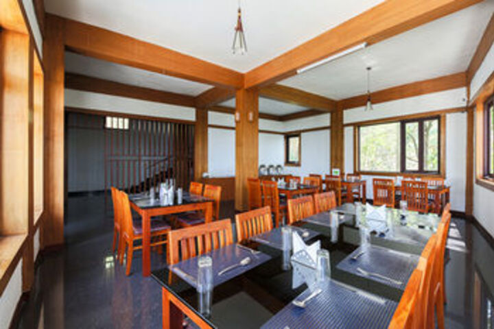 Dining 31 of 35
