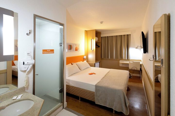 Room 9 of 78