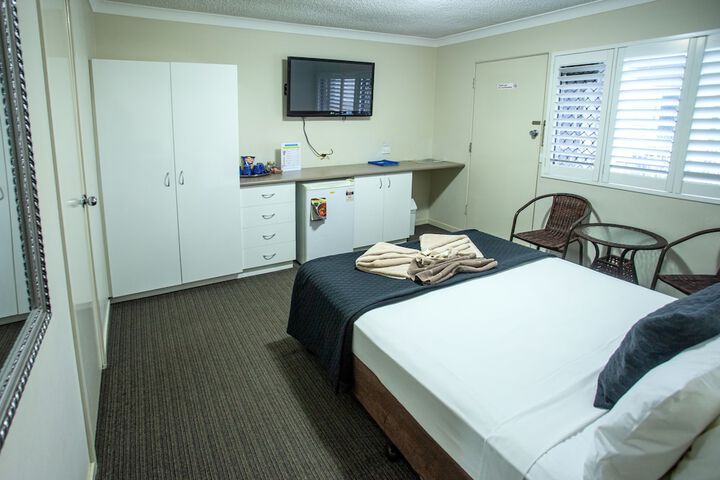 Room 8 of 83