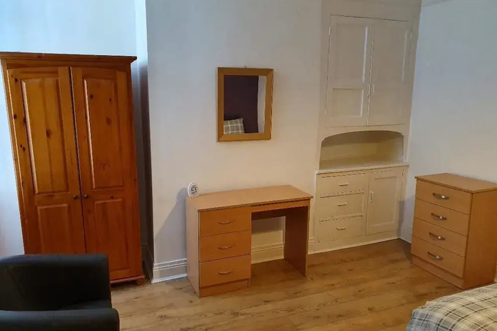 Room 2 of 9