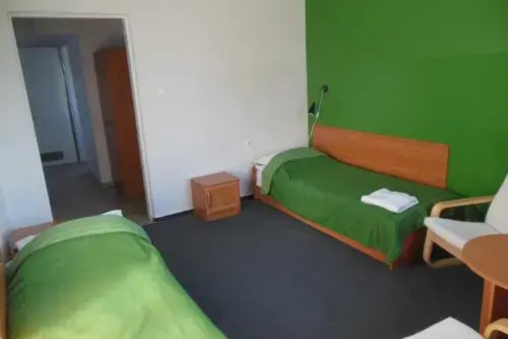 Room 8 of 18