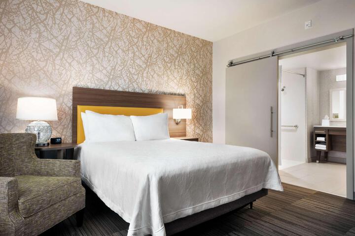 1 Queen Hearing Accessible Studio Suite (6 of 14)