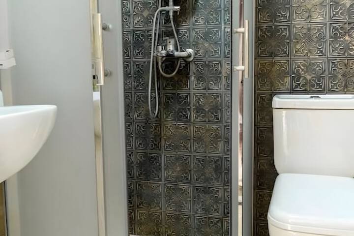 Room 12 of 25