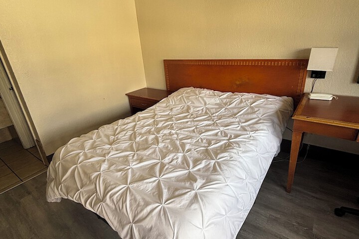 Room 9 of 24