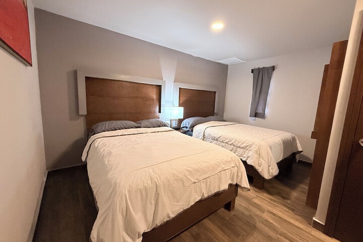 Room 9 of 28