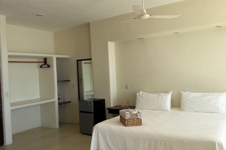 Room 9 of 119