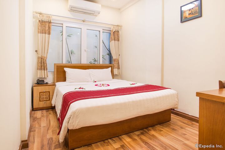 Room 9 of 35