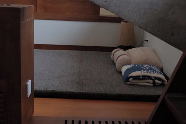 Room 3 of 79