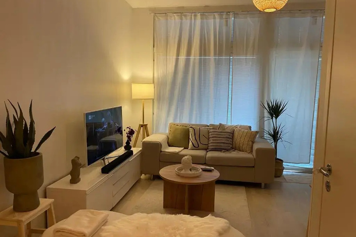 Room 4 of 15